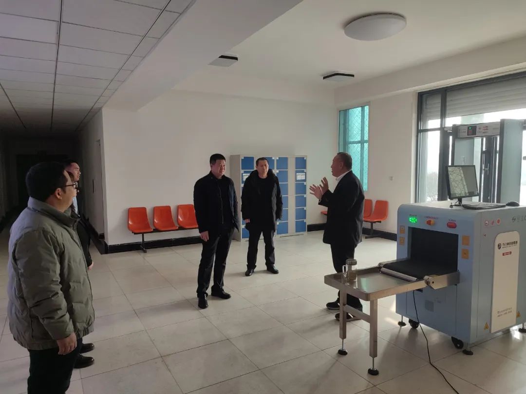 南宫法院院长王东辉到南便法庭看望慰问基层干警