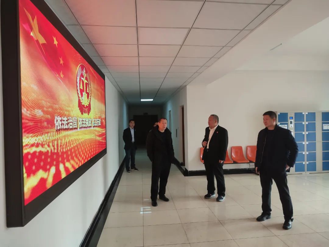 南宫法院院长王东辉到南便法庭看望慰问基层干警