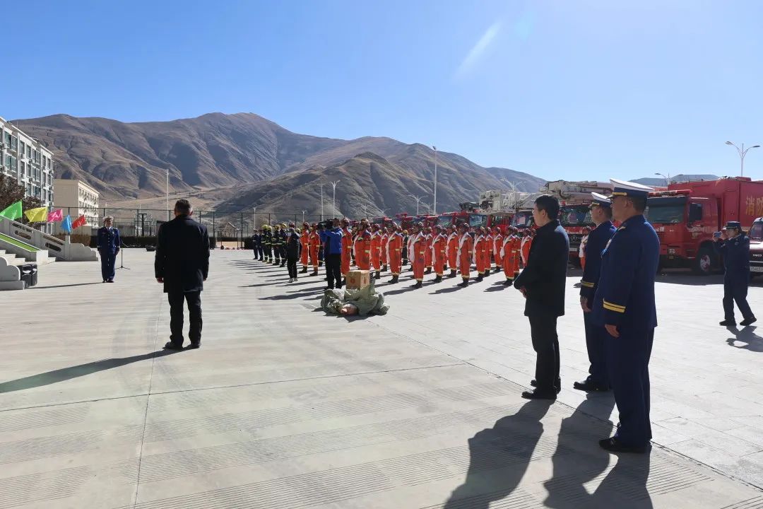 山南市委副书记市长次仁平措同志春节前夕带队慰问山南支队消防救援