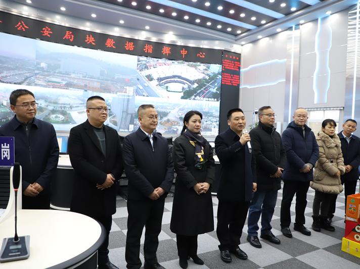 修文县四大班子领导慰问坚守岗位的干部职工