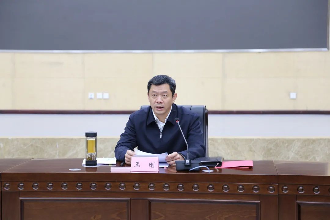 普洱市2022年经济工作暨一季度开门稳工作调度会议强调兑现军令状跑好