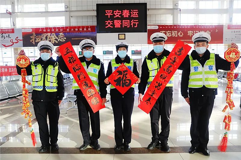 下面看阿拉善盟公安交警拜年视频▼▼▼阿拉善盟交警官方微信文明畅通