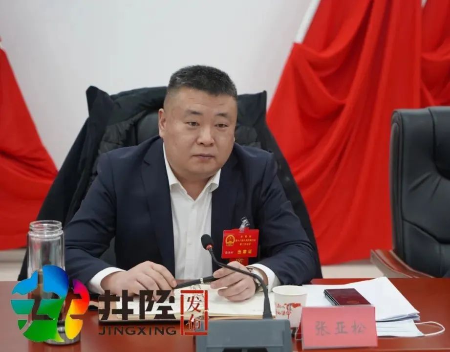 张亚松参加分组讨论