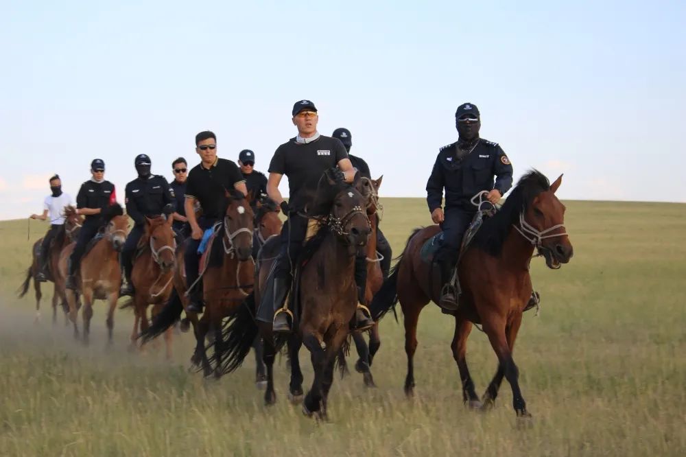 呼伦贝尔公安致敬第二个"中国人民警察节"摄影大赛获奖作品展播