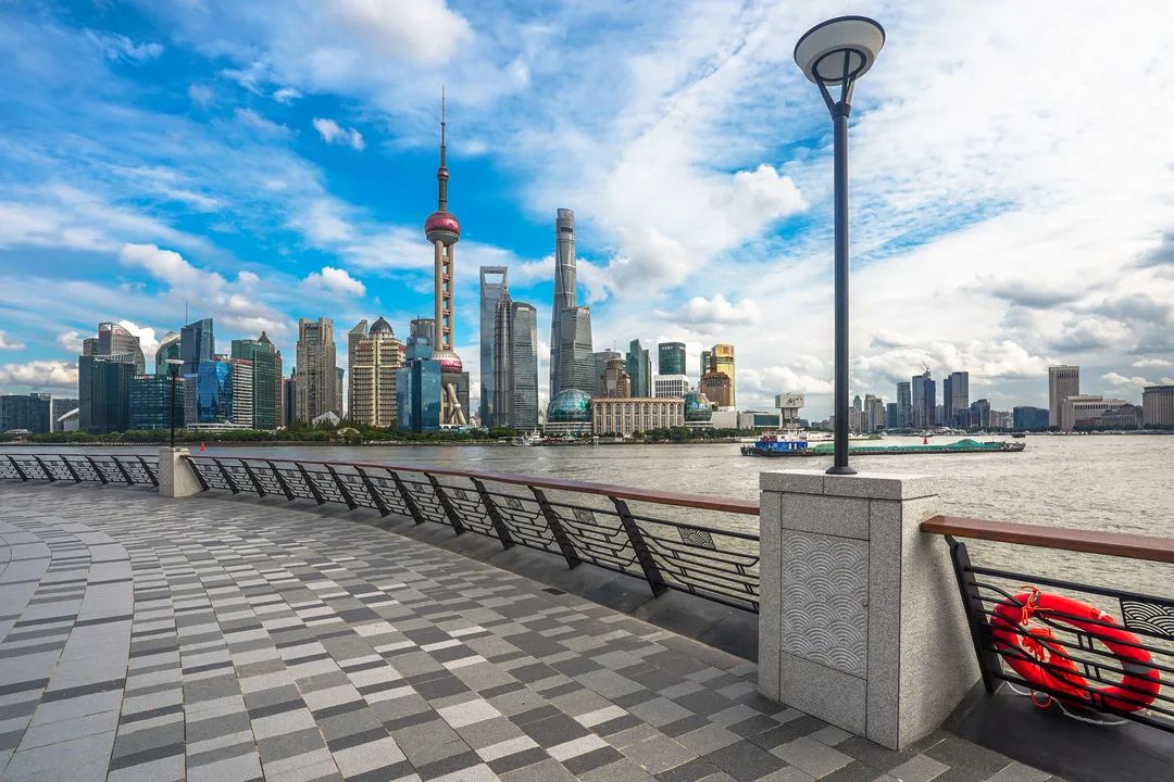 扬子江码头亲水平台▲世界会客厅▲雷士德工学院旧址▲音乐之门