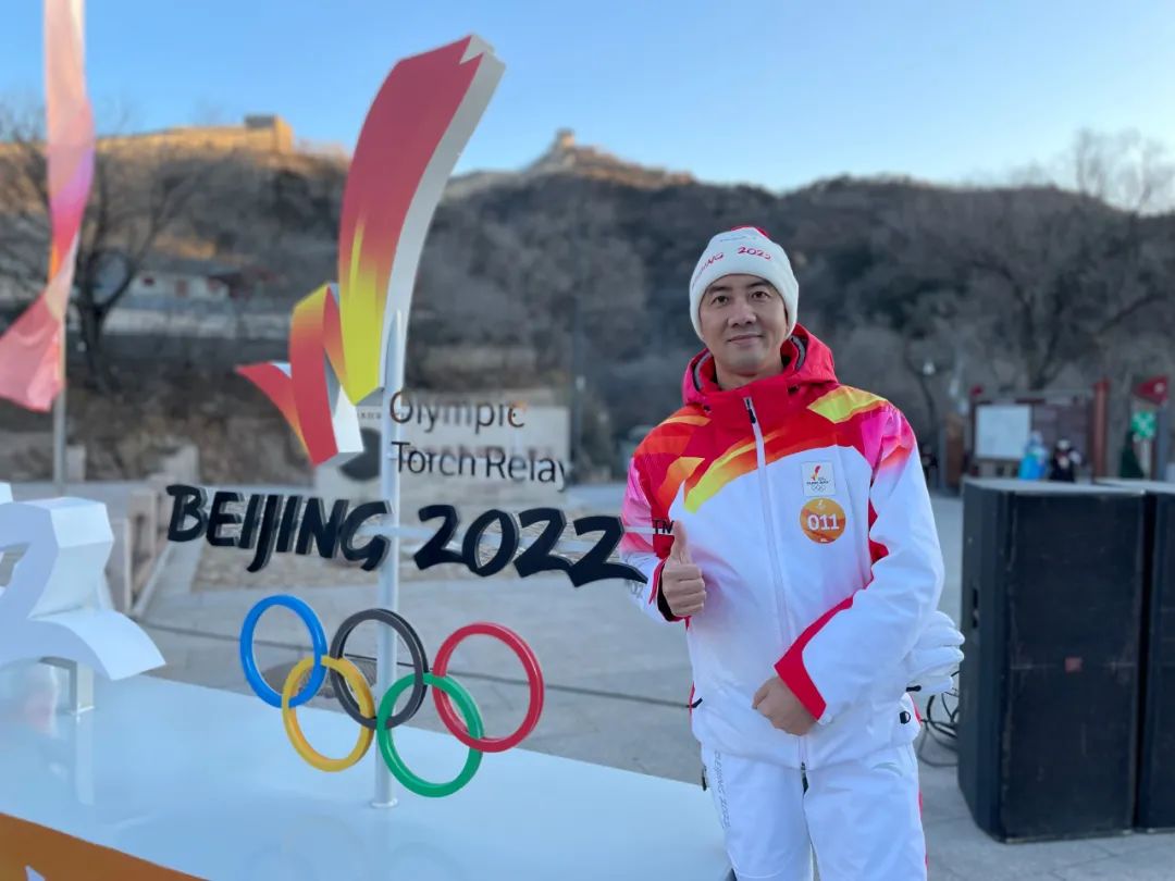 诸暨人杨叶峰今天在北京传递冬奥会火炬