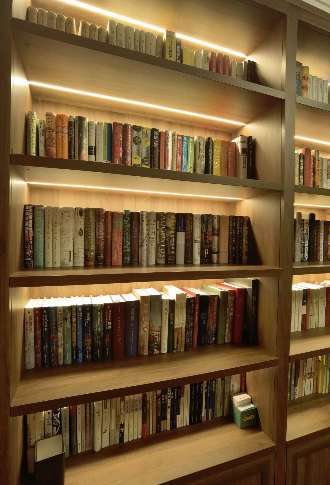 逛完这22家私人藏书房我真想住在这里面