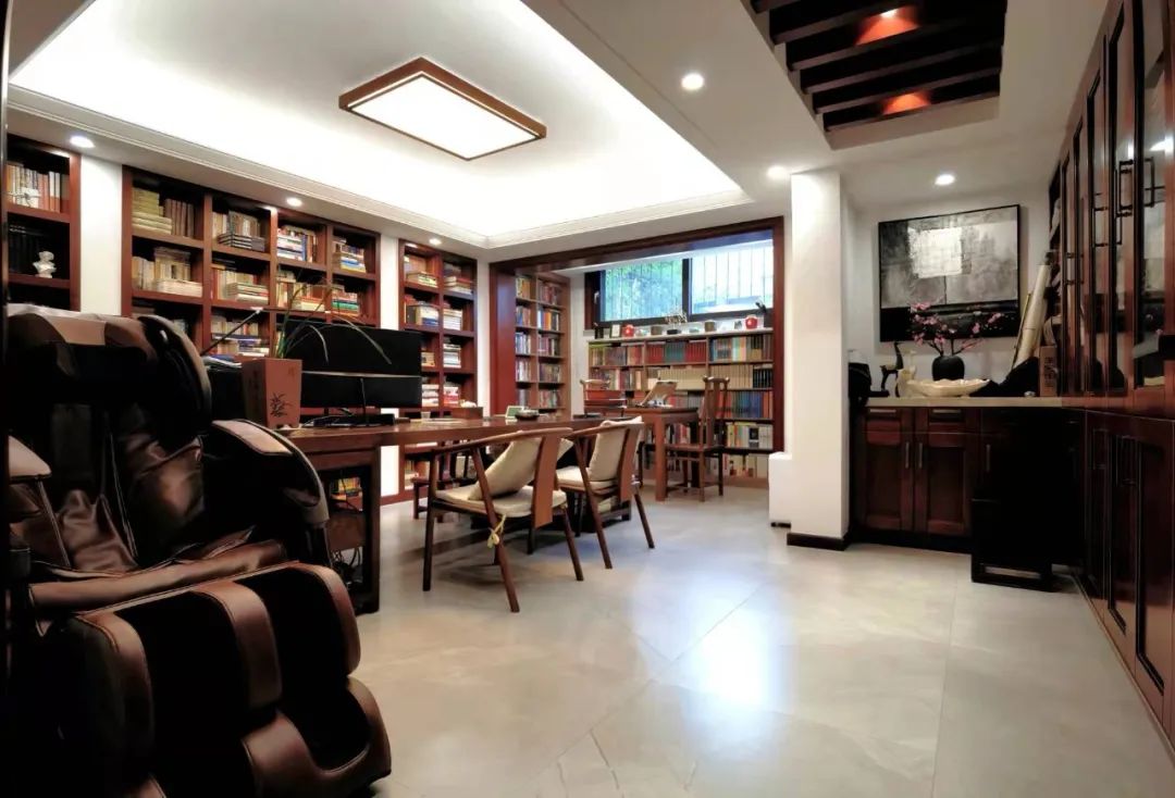 逛完这22家私人藏书房,我真想住在这里面