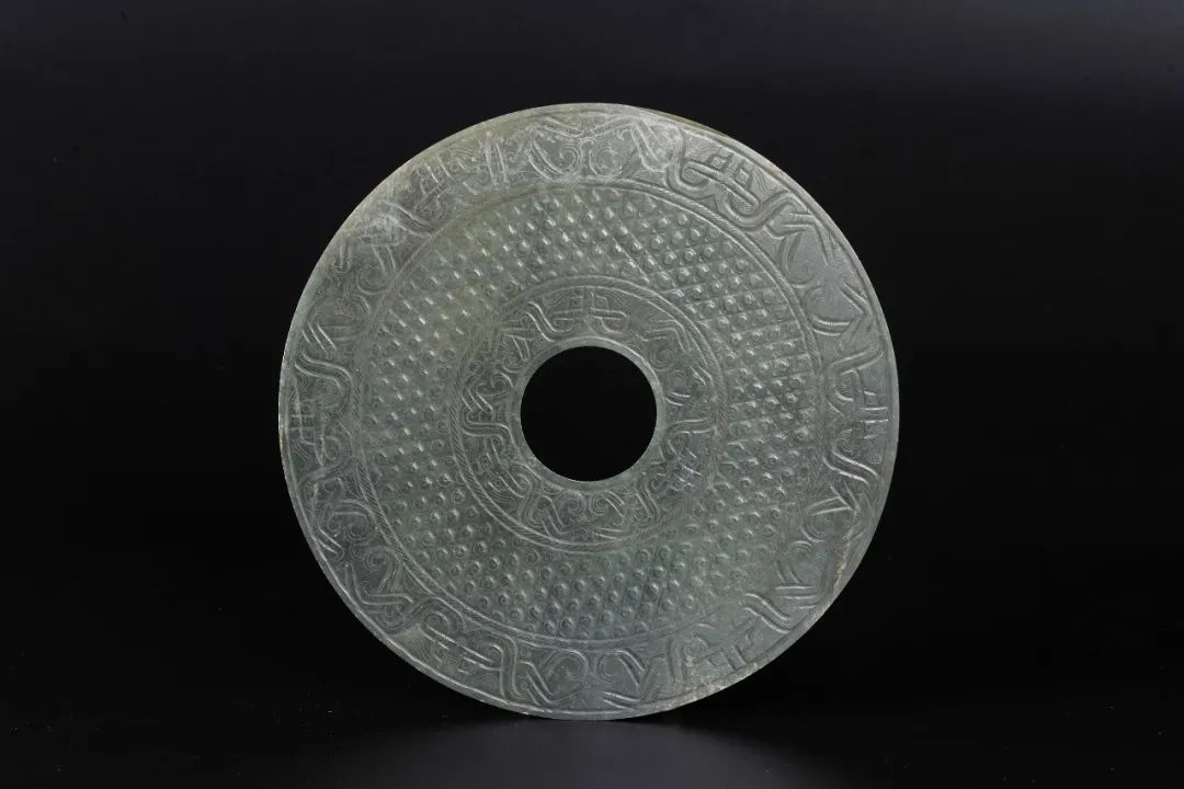 同心圆纹玉璧丝缕玉衣"文帝行玺"龙钮金印朱雀鎏金屏风顶饰天地合