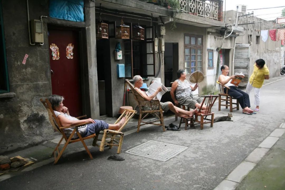 拍了16年终于火了看10万张绝版照片里的人间百态