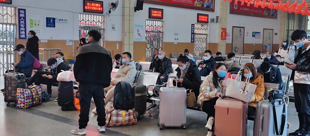 春到富来93又到富顺打工人离家时离开是为了更好的回家