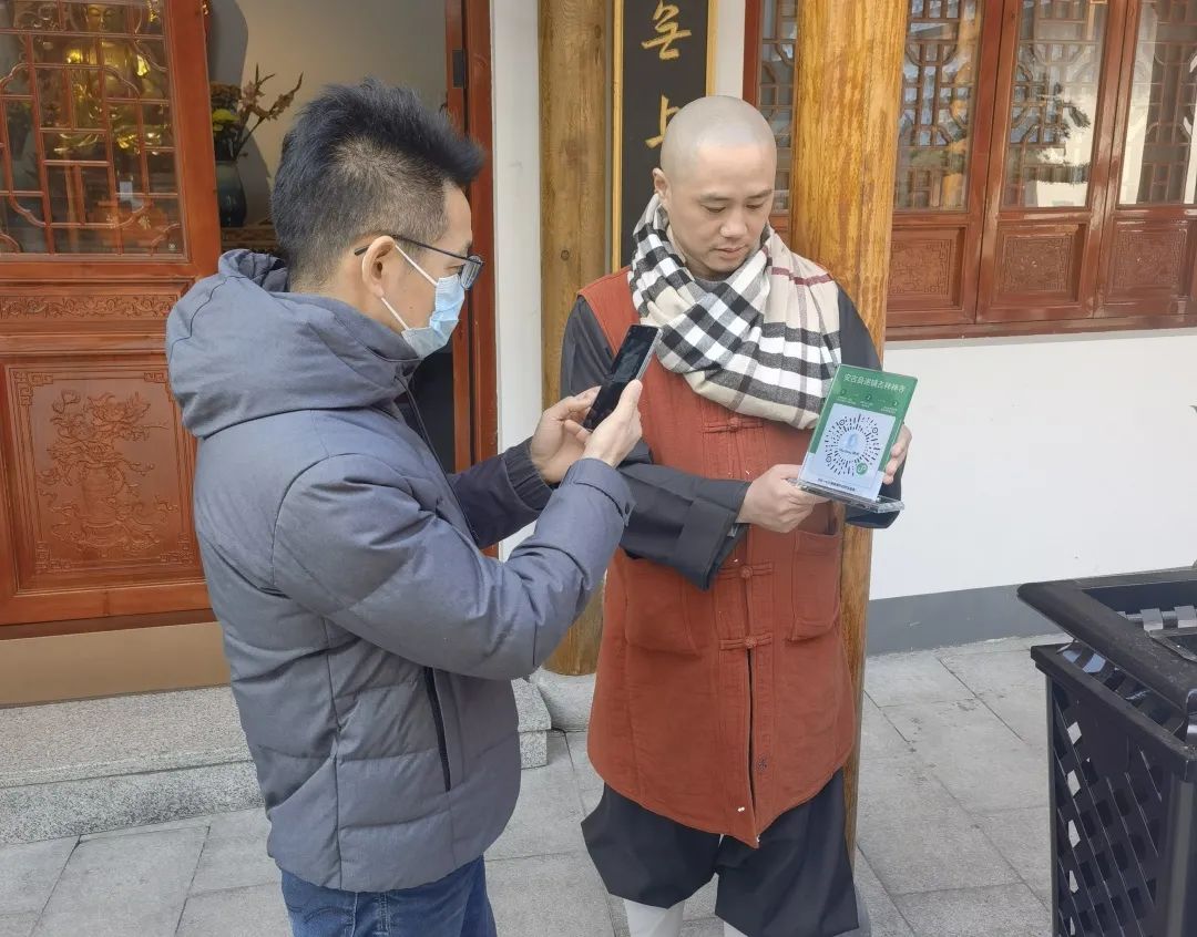 柏建华走访安吉教堂慰问宗教界代表人士刘福珍柏建华走访灵峰寺慰问