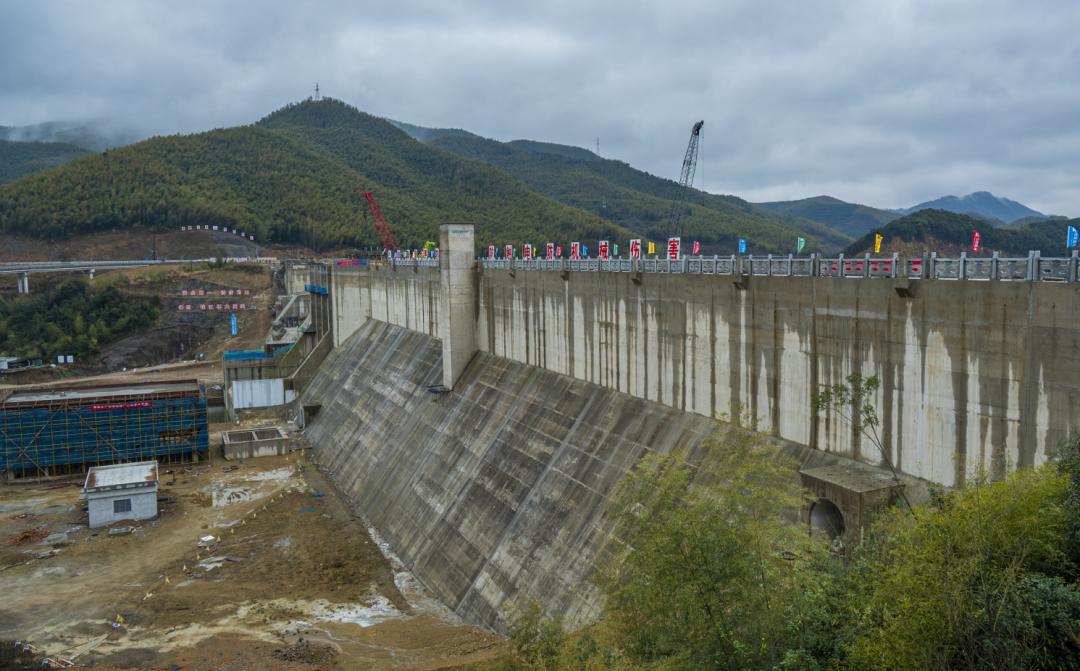 立春的寒风里,宁波市奉化区的葛岙水库工程建设迎来了冲刺阶段.