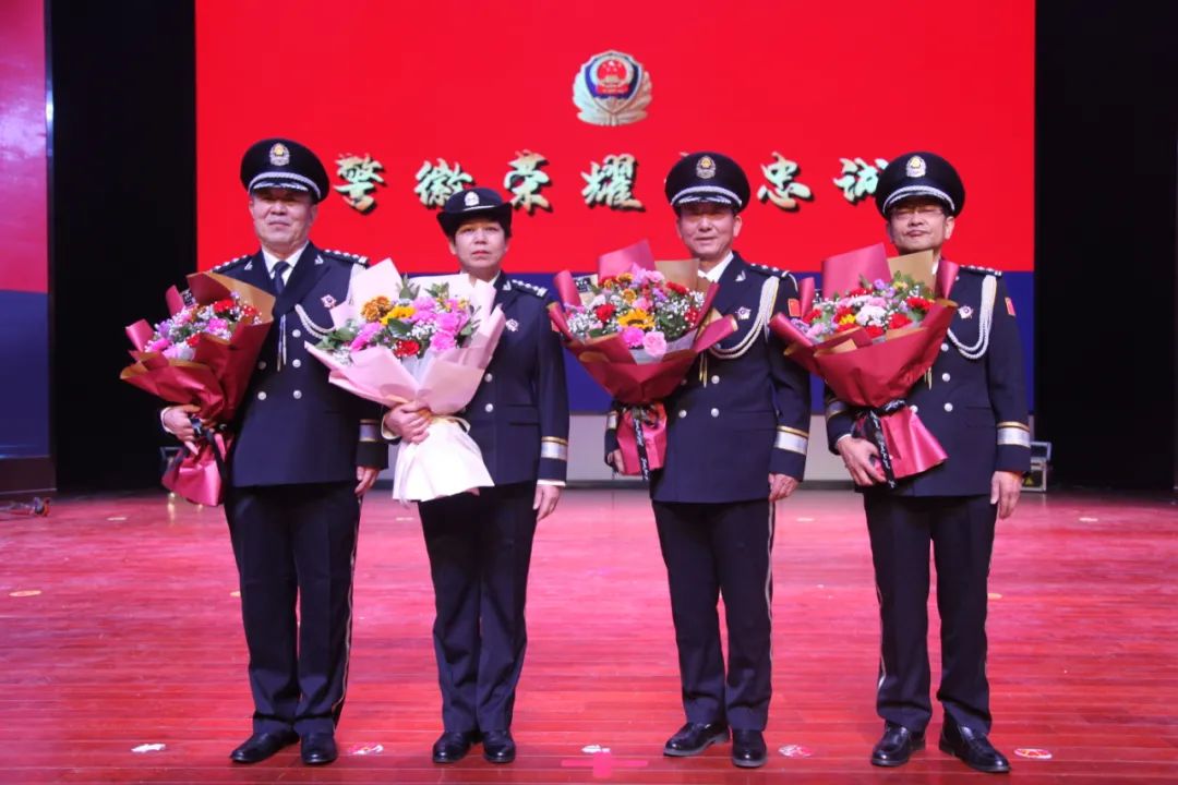 比比看谁家的警礼服又帅又飒