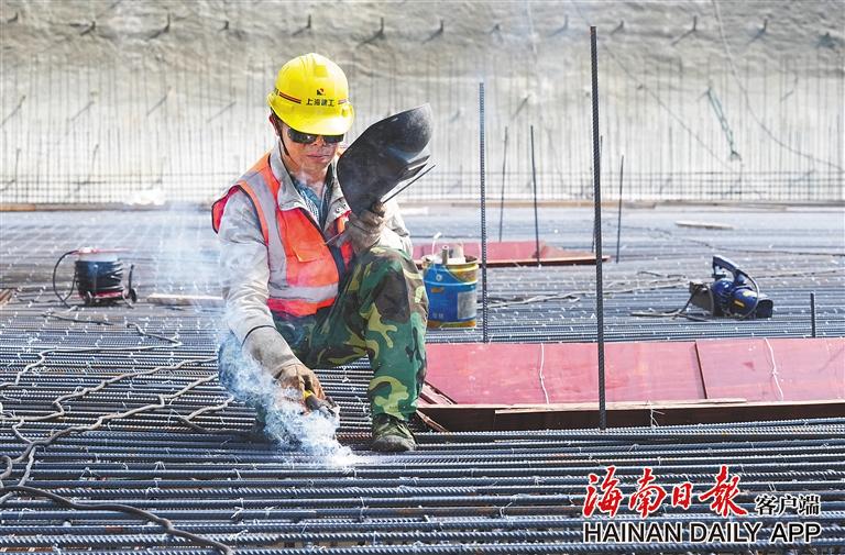 探访虎年上班第一天丨三亚中央商务区积极服务推动项目加快建设