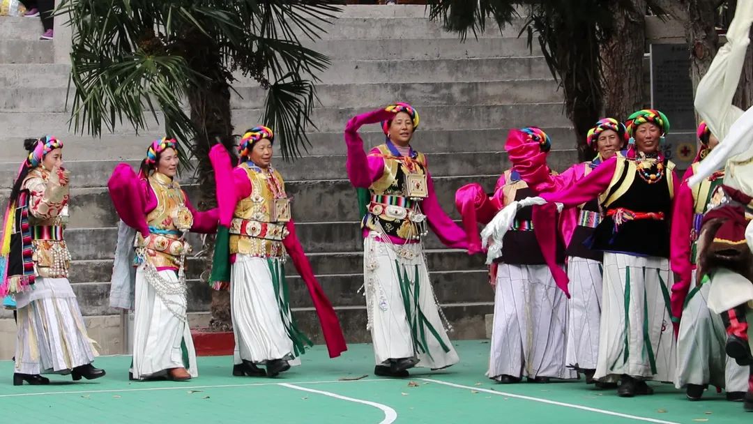 情舞之乡幸福年思诺讲述尼西春节习俗