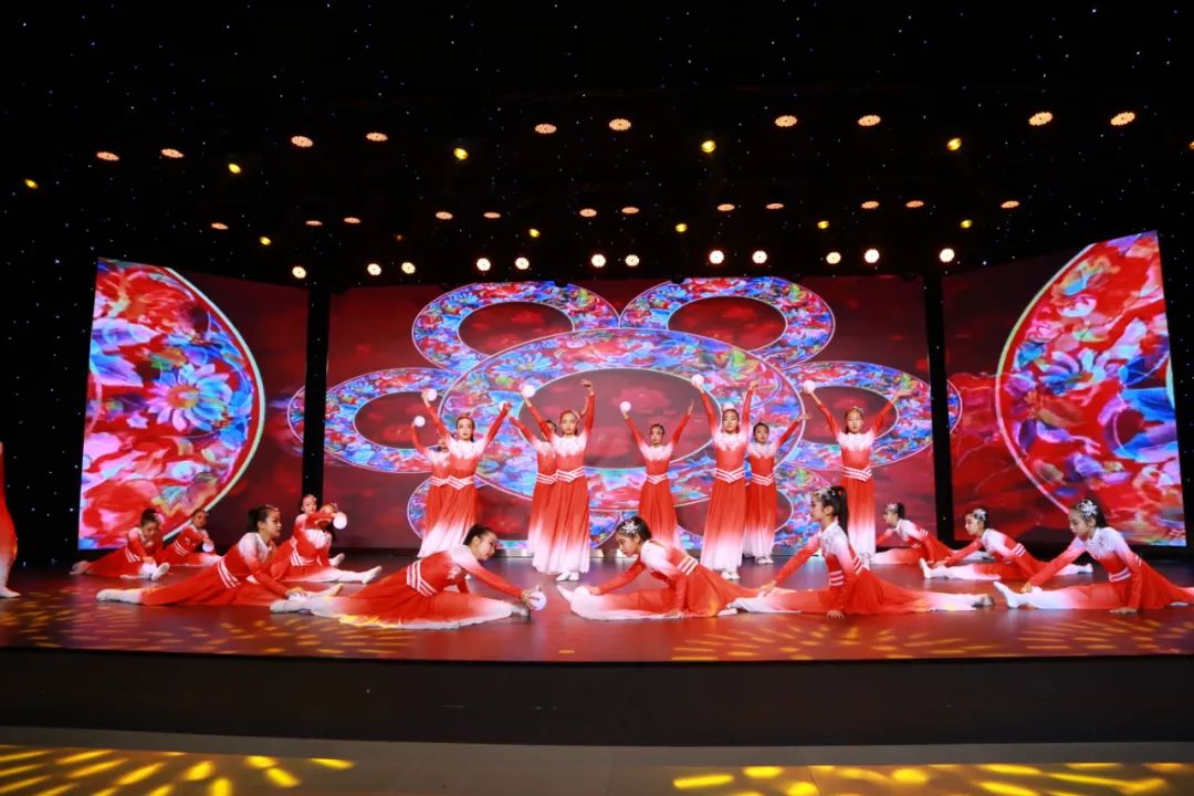 美丽多彩双鸭山文化展学十百万少儿春晚节目精选灯火里的中国