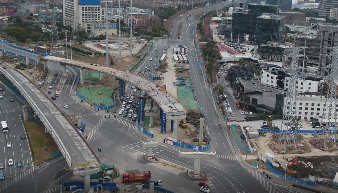 注意2月11日至3月11日杨高中路金海路路口禁止车辆东向南左转