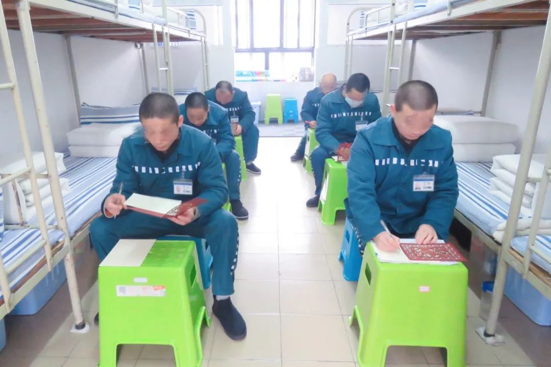 千里亲情一线牵春节里的一通亲情电话