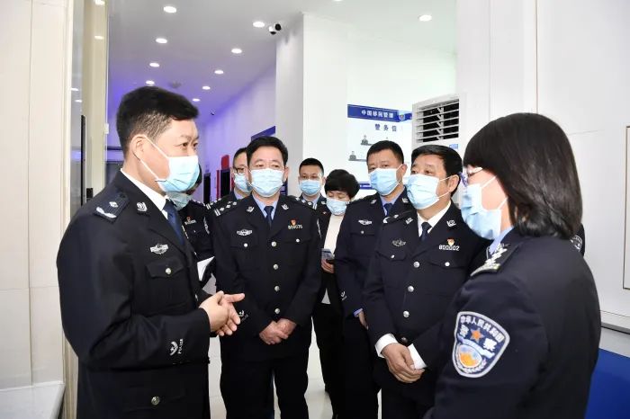 陈锋同志到白城市政务服务大厅调研指导公安机关一门通办工作