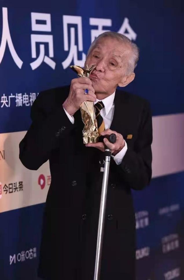 卡斯特罗去世享年90岁_去世享年和终年的区别_演员在睡梦中去世