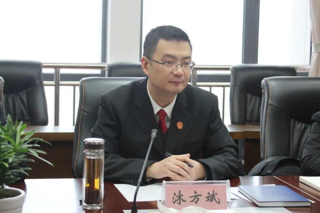 县委常委政法委书记叶秀一行到庐江法院调研