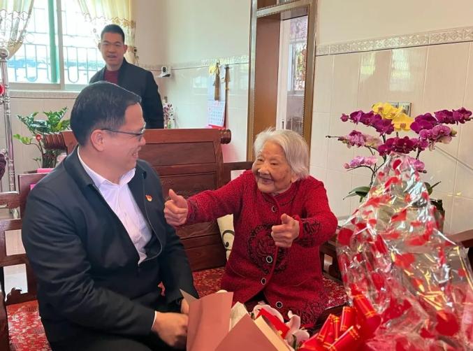 好家风中国女足领队陈应表母亲叮嘱子孙要将好家风转化为报国行