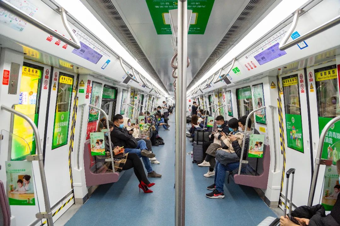 ▼地铁乘车防疫指南1乘坐地铁必须全程佩戴口罩乘客进入地铁站范围内
