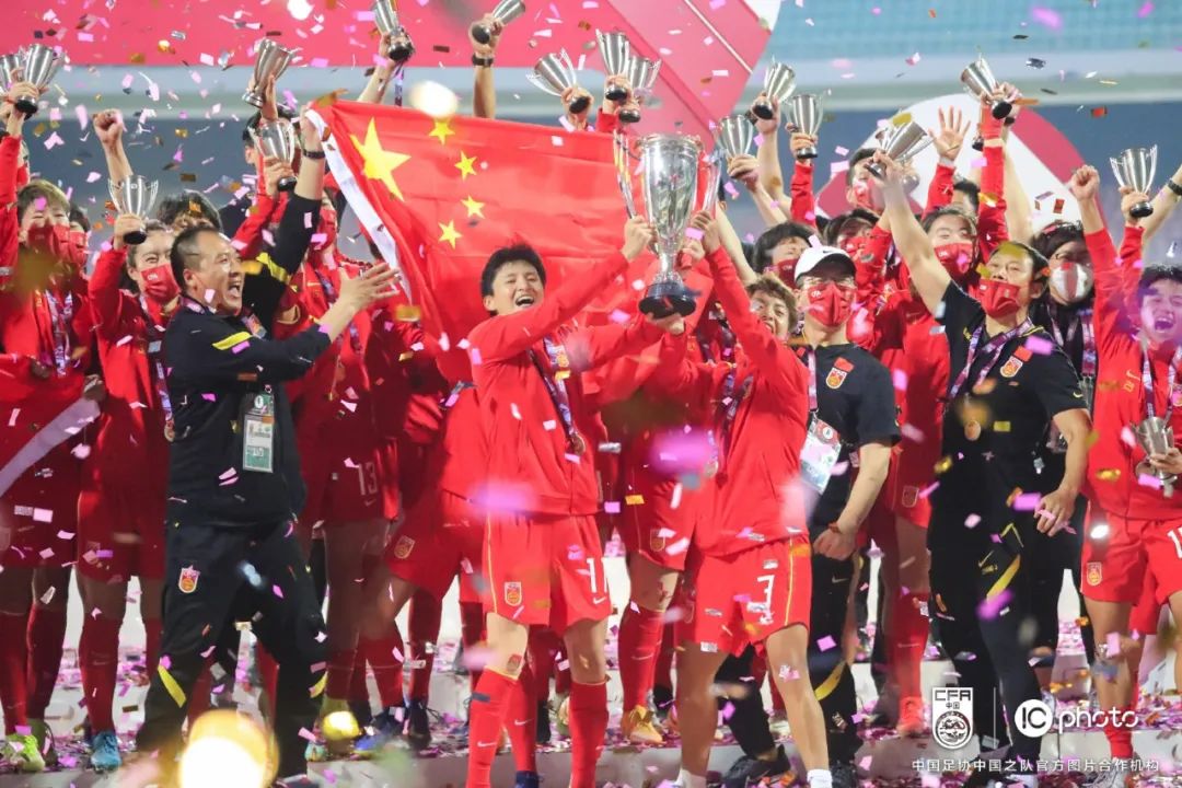 最近几天很多人都还沉浸在中国女足亚洲杯夺冠的喜悦中其中虹口实验