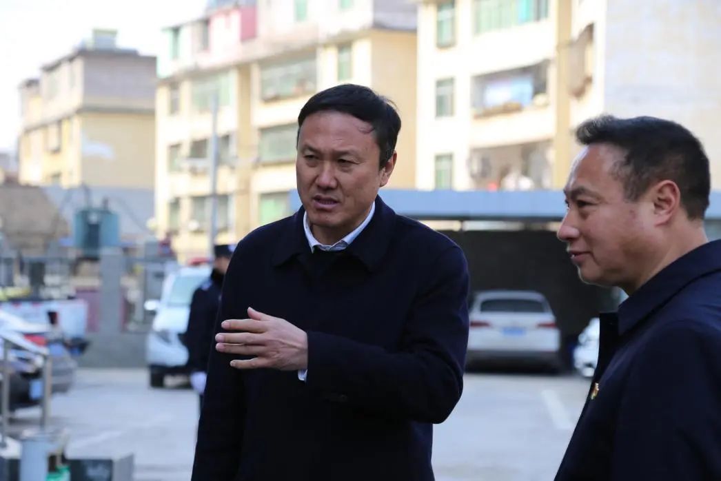 县委书记陈翔到美姑县人民法院调研工作