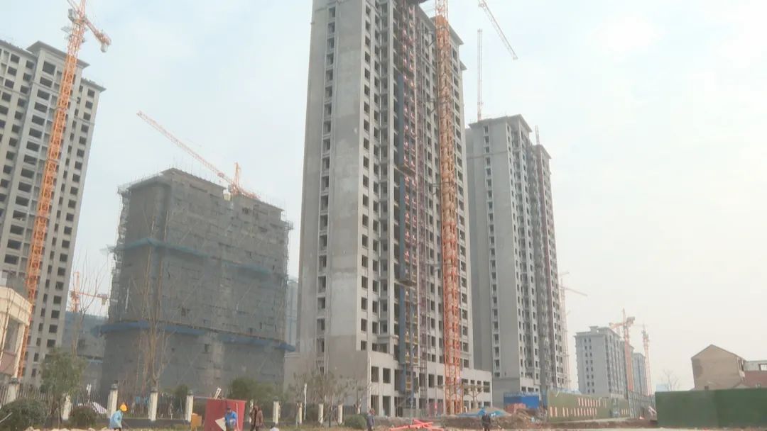 新春走基层丨尹庄杨彭庄棚户区安置房建设项目施工“不打烊”_澎湃号·政务_澎湃新闻-The Paper