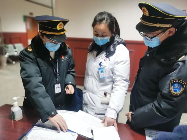 富阳卫健执法队赶赴发热门诊守住疫情防控最前线