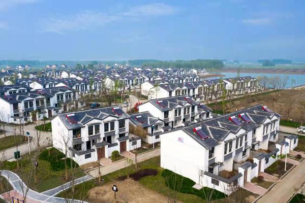 近日,在淮安区漕运镇李庄新村集中居住点,一派错落有致,干净整洁的新