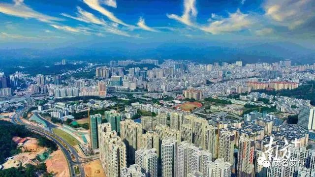 信宜市坚定绿色发展步伐,牢牢守住生态底线,统筹推进交通建设,中心