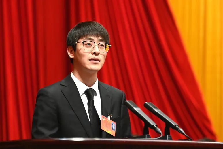 台联界别 黄一帆xr是指通过计算机技术和可穿戴设备产生的一个真实与