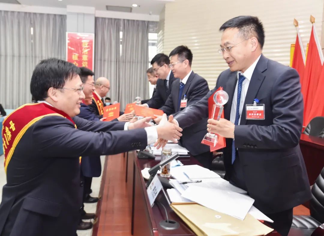 中铁二十局召开2022年五会