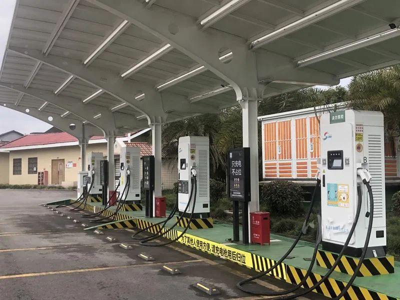 上高速不心慌泸州8对服务区充电桩已投入使用