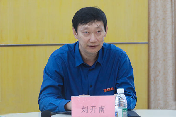 座谈会中,三亚学院执行校长刘开南对周肖雅一行表示欢迎,他表示,三亚
