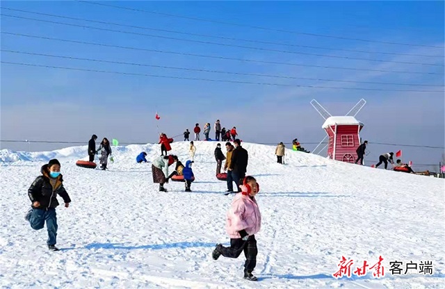 循着声音就来到了平凉人的"后花园"——白庙花海滑雪场