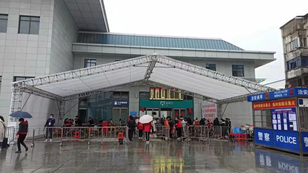 旅客免费进行多人混合核酸检测#桂平站#桂平站核酸检测点工作时间为8