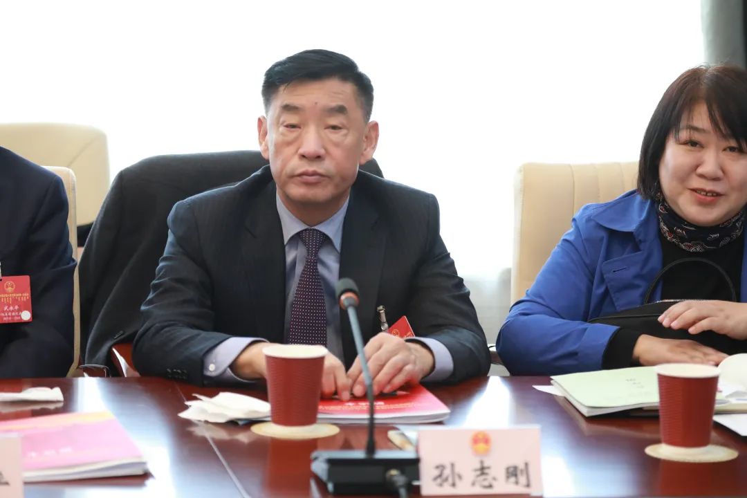 直通市两会鄂托克前旗代表团代表风采