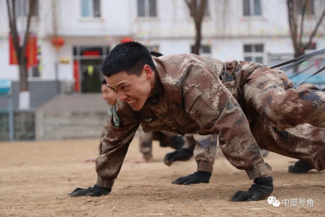 充足的體能儲備是完成任務的基礎,即使是重大節日也不能鬆懈.