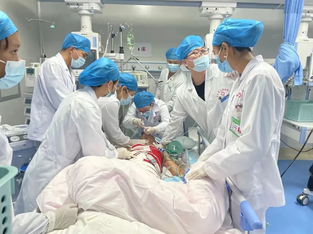 元宵之夜这位上海盟员忙碌在云南的急诊室里