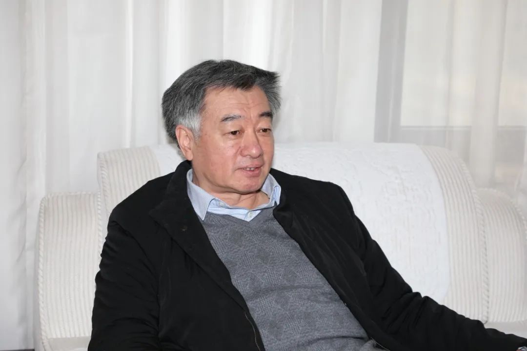 2月11日上午,介休法院召开历任院长新春座谈会,王会昌,贺永红,刘书义