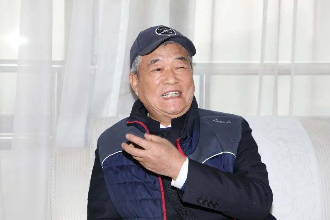 2月11日上午,介休法院召开历任院长新春座谈会,王会昌,贺永红,刘书义