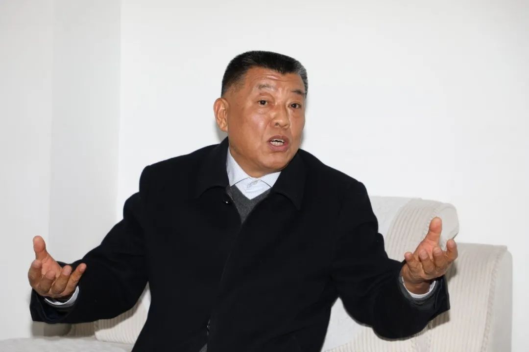 刘书义贺永红王会昌2月11日上午,介休法院召开历任院长新春座谈会