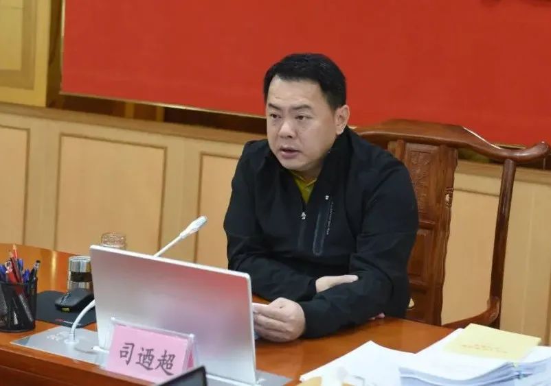 67司迺超主持召开十四届县委常委会第4次会议