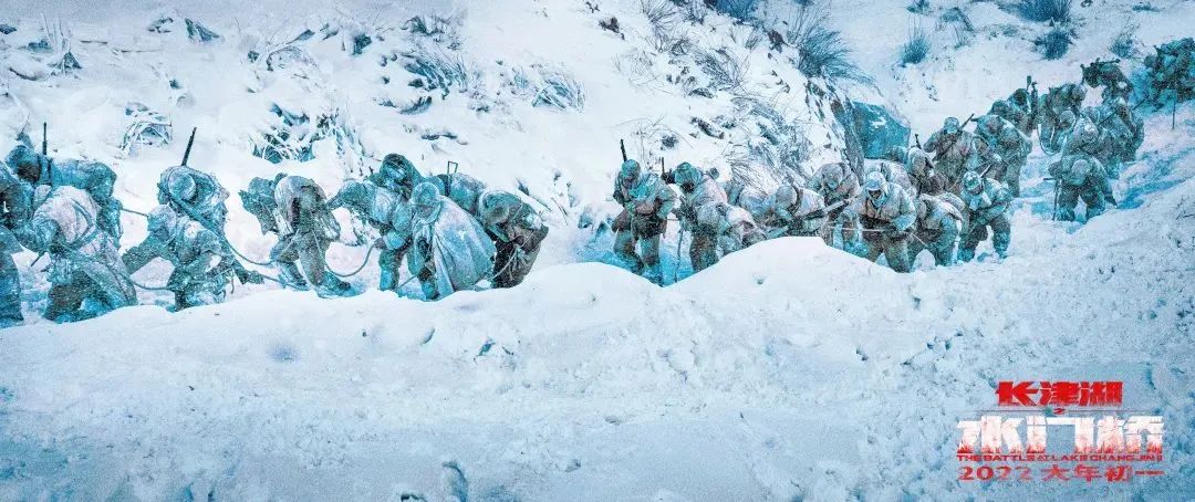 七连战士面对敌我悬殊的兵力,前仆后继,舍生忘死;漫天风雪中,"冰雕连"