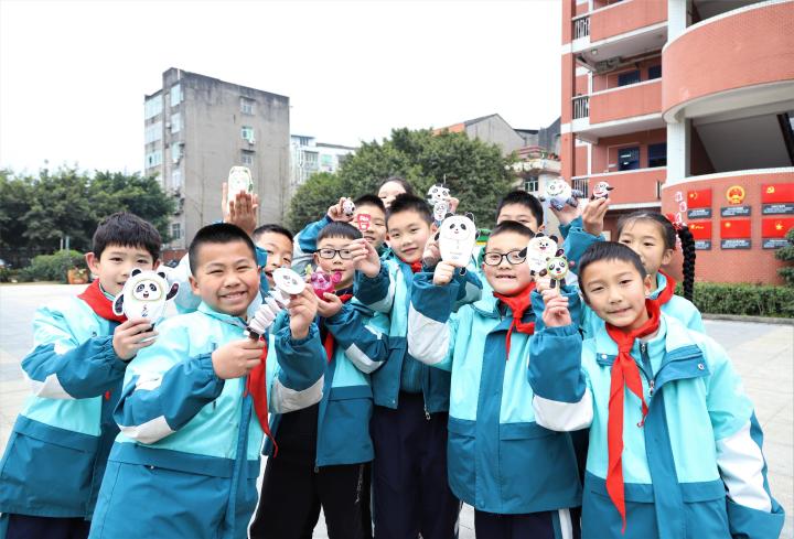 更值得一提的是,下一步,新丝路小学校还将开展分享"冰墩墩"的活动