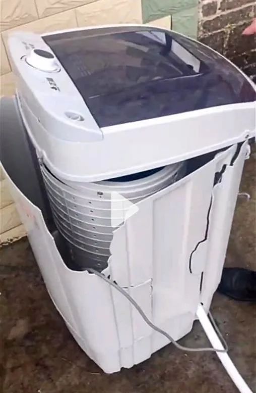 洗衣机突然爆炸一女子被炸伤